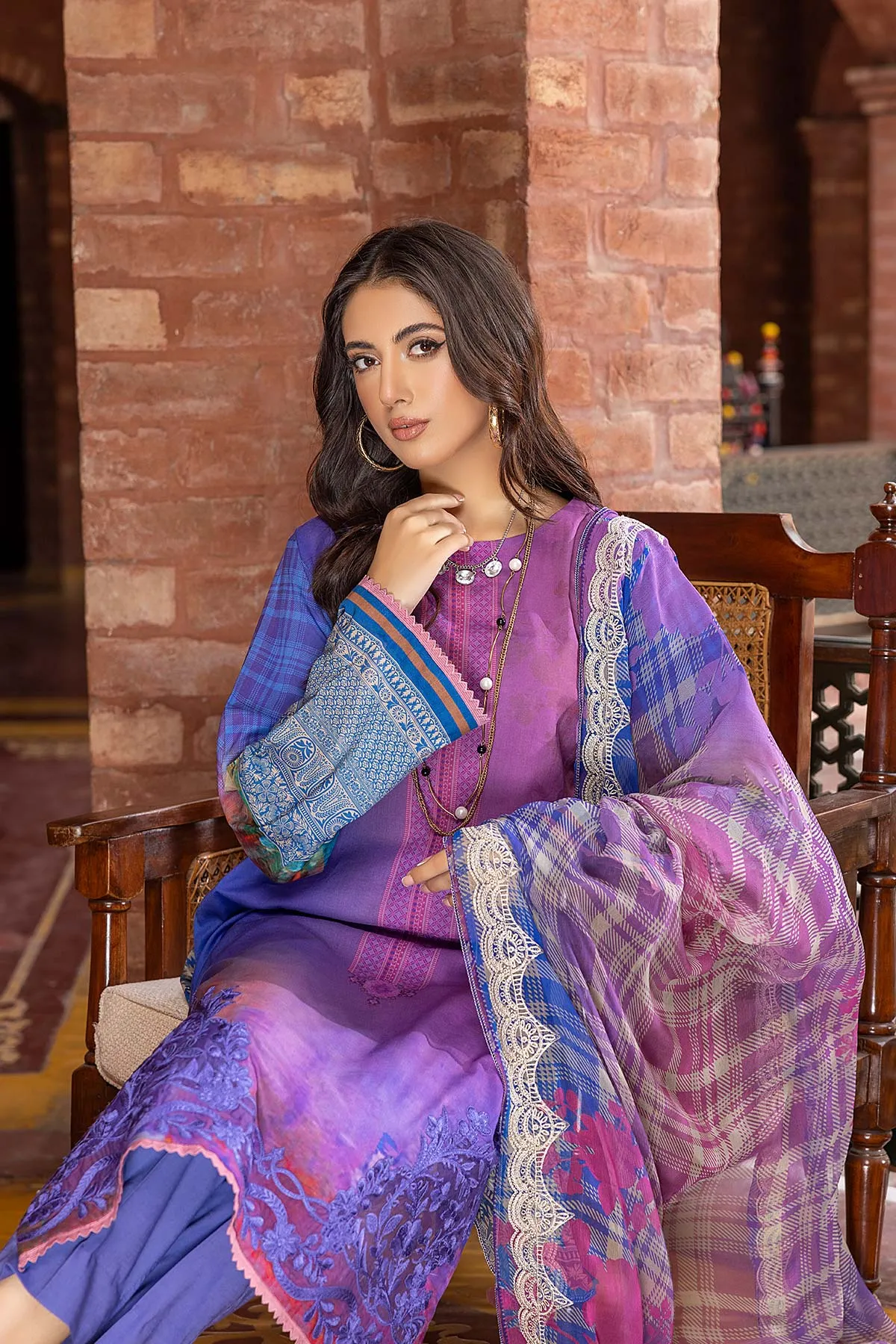 3-Pc Unstitched Embroidered Lawn Suit With Chiffon Dupatta CCS22-57