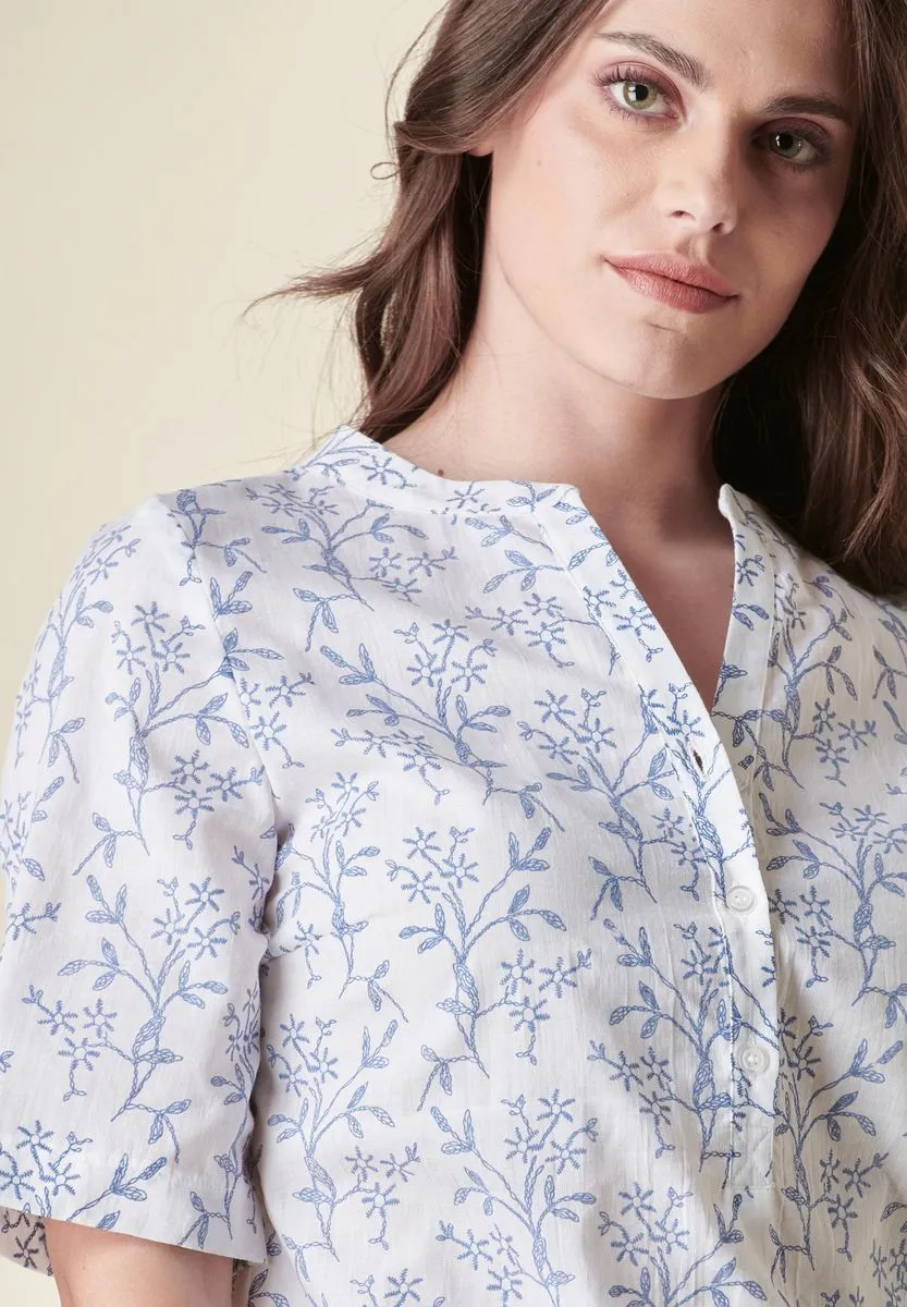 Camicia bianca coreana lunga fiori blu