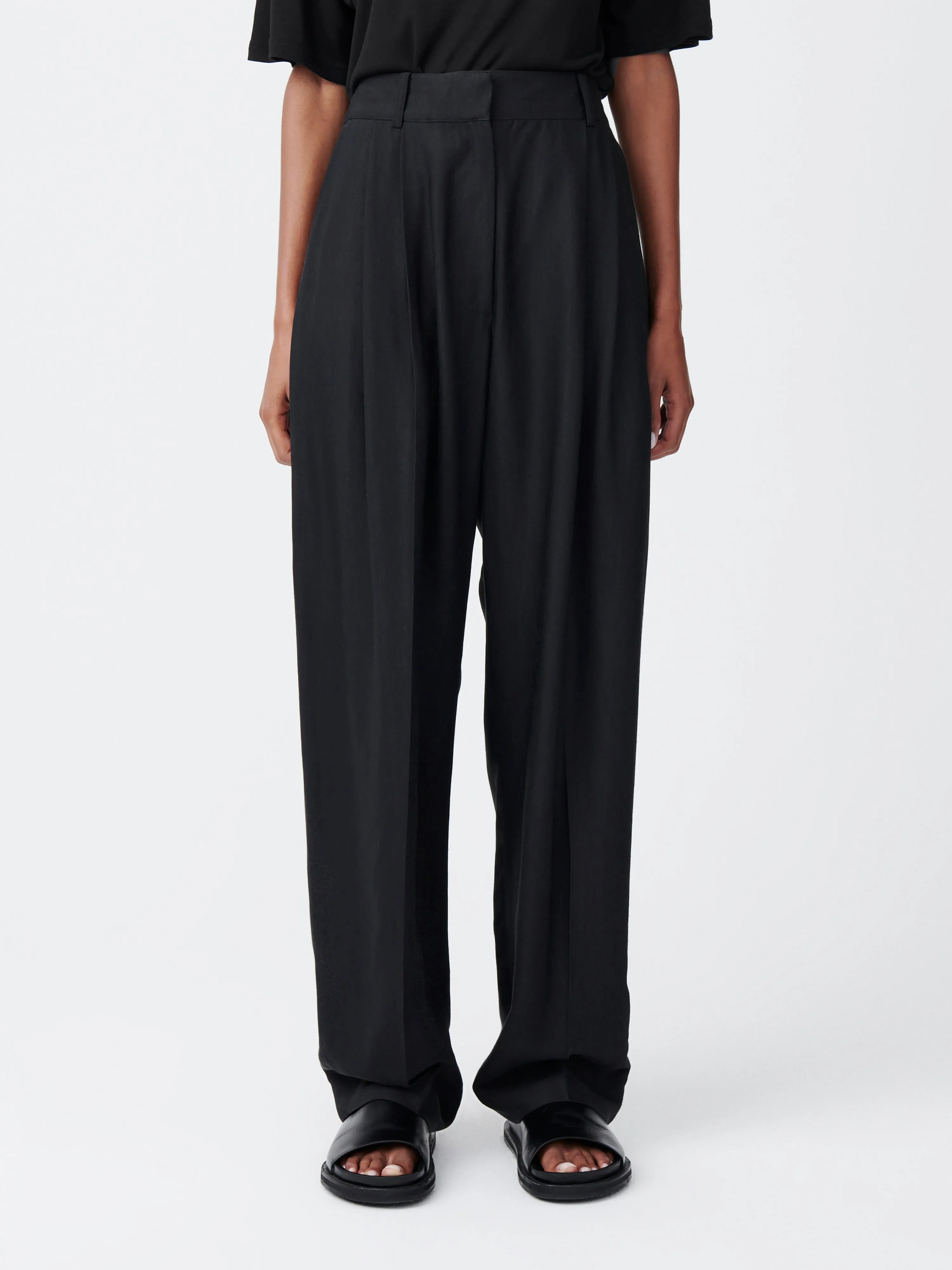 Sperro Wool Pant in Darkest Navy