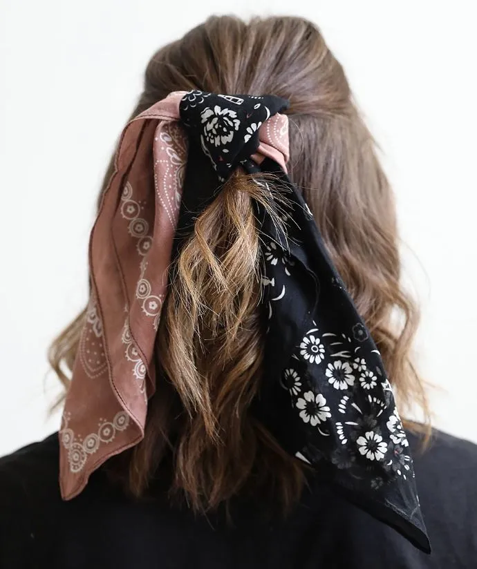 Two Toned Western Floral Bandana - Black/Tan